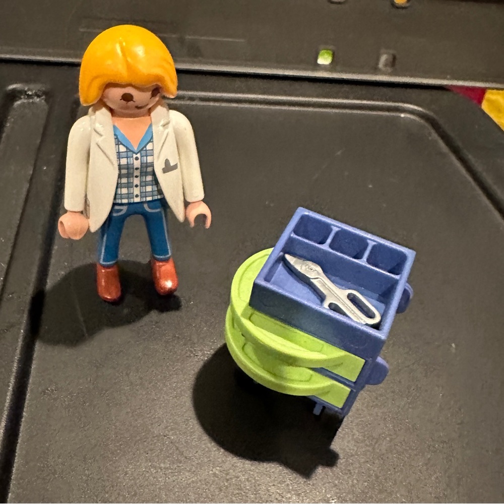 Vintage Playmobil Geobra doctor figure and accessories - Picture 5 of 13